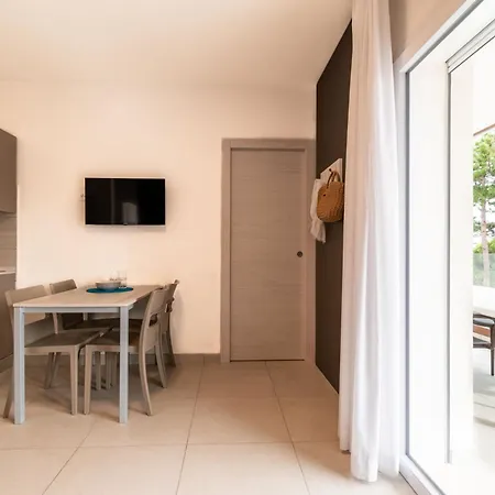 Iris Suite-5 By Interhome *
